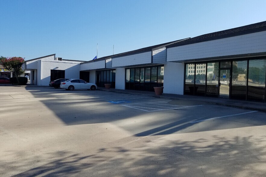 14500 N Dallas Pky, Dallas, TX à louer - Photo de l’immeuble – Image 3 sur 17