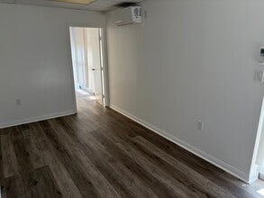 21044 Sherman Way, Canoga Park, CA à louer Photo intérieure– Image 2 sur 6