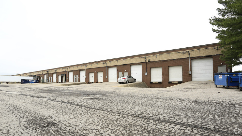 31200-31250 Solon Rd, Solon, OH à louer - Photo de l’immeuble – Image 3 sur 10