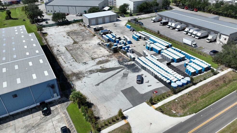 1922 Tampa East Blvd, Tampa, FL à louer - Photo de l’immeuble – Image 2 sur 8