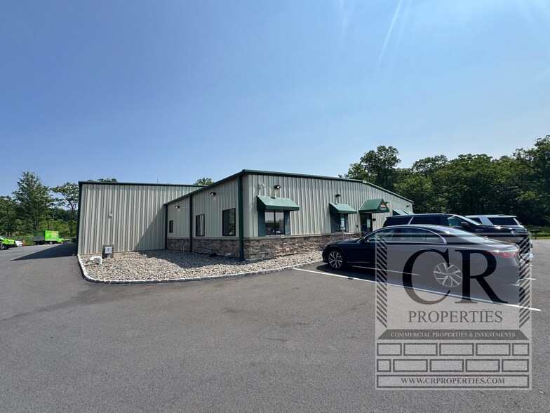 72 Airport Dr, Wappingers Falls, NY à louer - Photo de l’immeuble – Image 2 sur 13