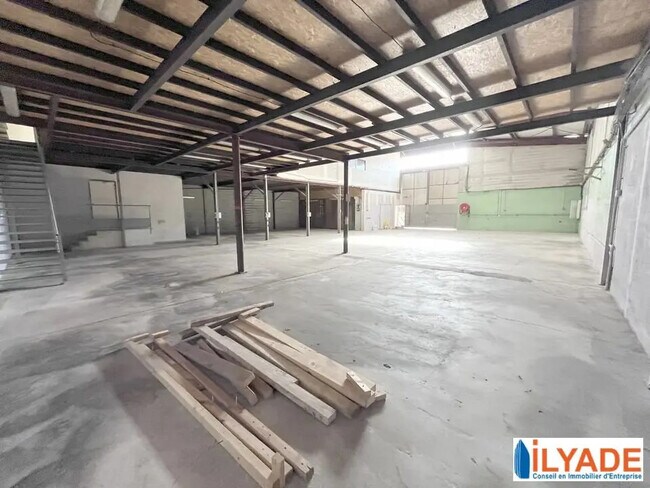 Plus de détails pour Local d'activités à louer