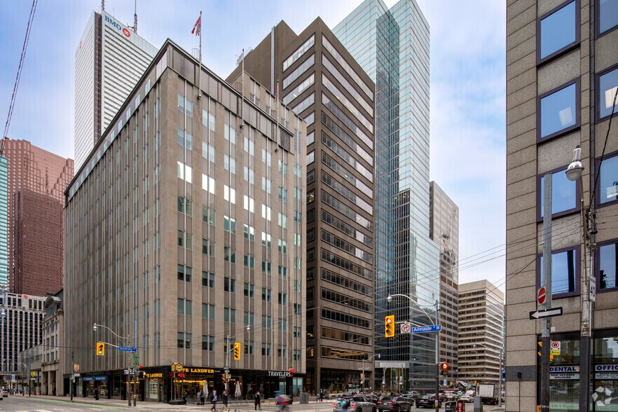 155 University Ave, Toronto, ON à louer - Photo de l’immeuble – Image 3 sur 10