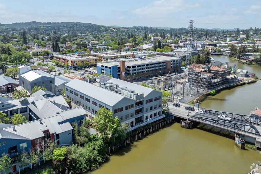 201 1st St, Petaluma, CA à vendre - Aérien – Image 3 sur 12
