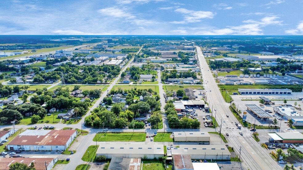 1027 Aldine Bender Rd, Houston, TX à louer - Photo de l’immeuble – Image 3 sur 20