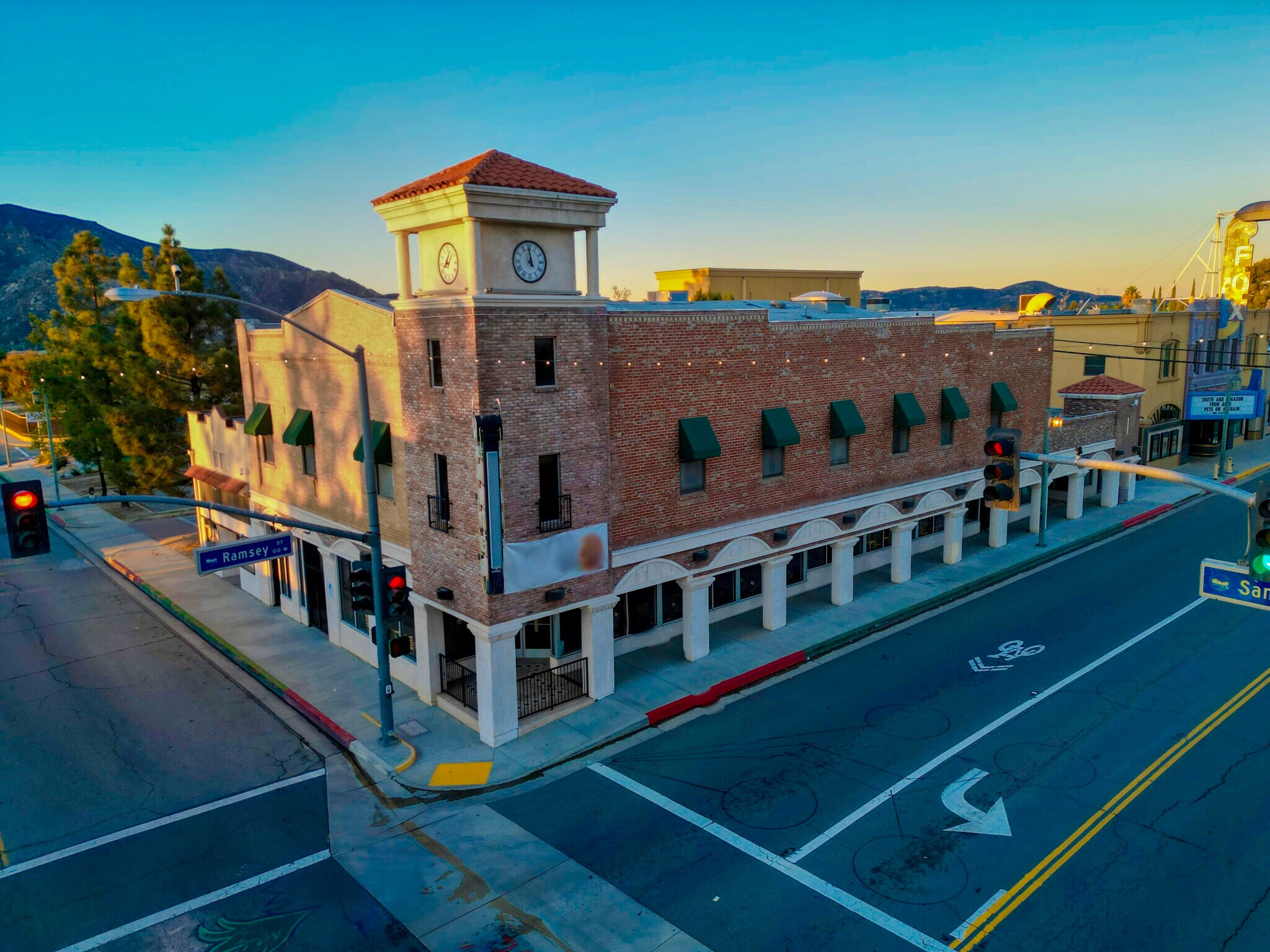 42 W Ramsey St, Banning, CA à louer Photo de l’immeuble– Image 1 sur 11