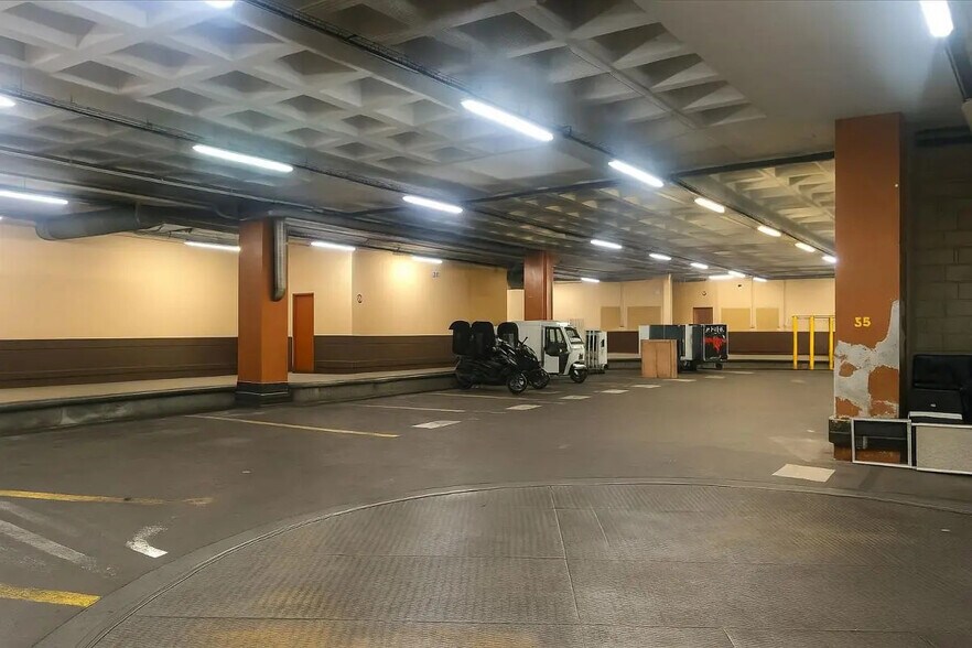 Industriel/Logistique dans Paris à louer - Photo de l’immeuble – Image 1 sur 6