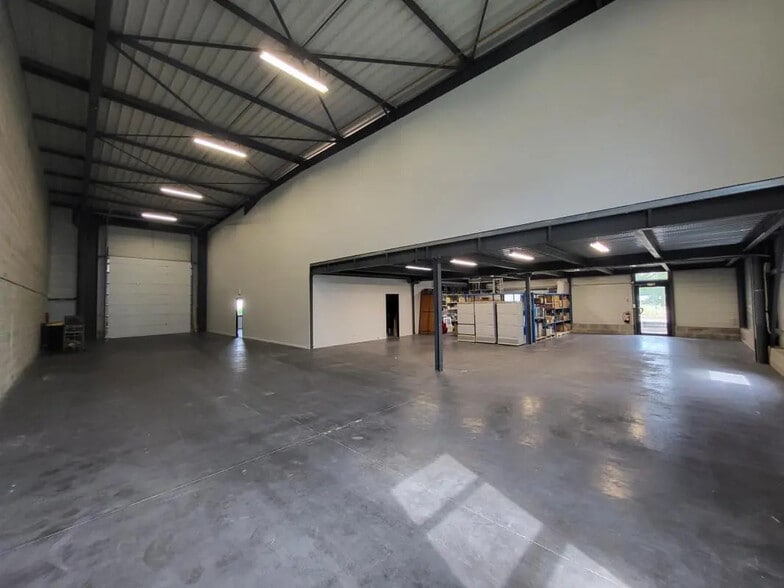 290 Rue Ferdinand Perrier, Saint-Priest à louer - Photo de l’immeuble – Image 2 sur 4