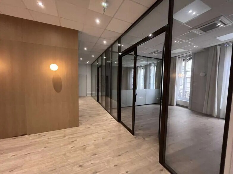 54 Rue Président Edouard Herriot, Lyon à louer - Photo de l’immeuble – Image 2 sur 6