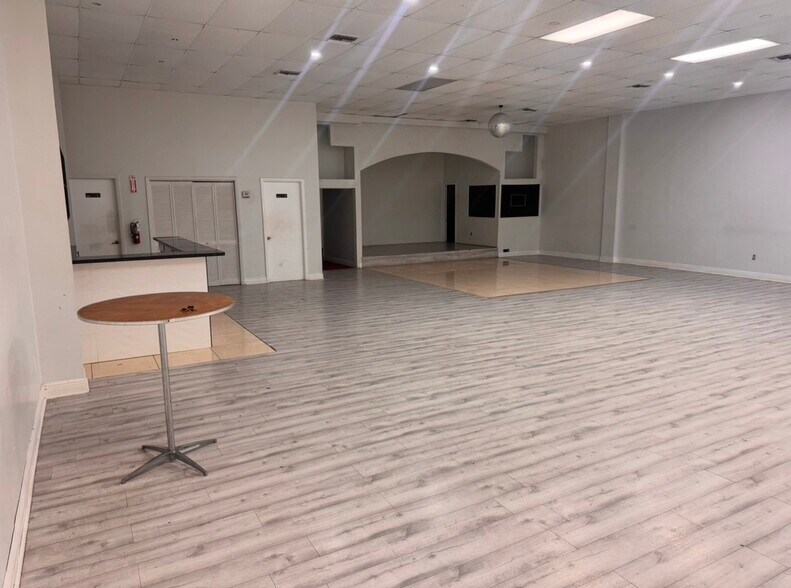 4640 Palm Ave, Hialeah, FL à louer - Photo de l’immeuble – Image 2 sur 6