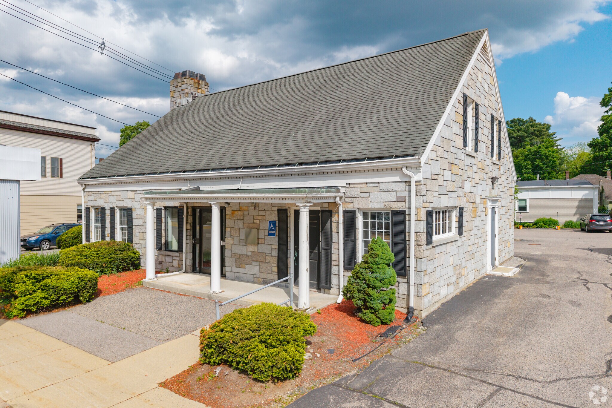818 Washington St, Holliston, MA à vendre Photo de l’immeuble– Image 1 sur 28