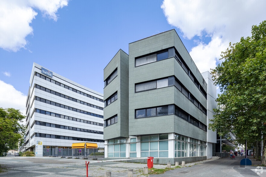 Bureau dans Saint-Denis à louer - Photo de l’immeuble – Image 3 sur 3