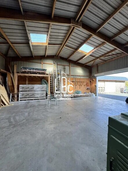 Local d’activités dans Les Touches à louer - Photo intérieure – Image 3 sur 19