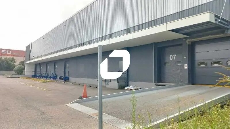 Bureau dans Bobigny à louer - Photo de l’immeuble – Image 2 sur 4