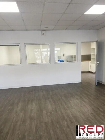 Local d’activités dans Gémenos à louer - Photo de l’immeuble – Image 1 sur 4