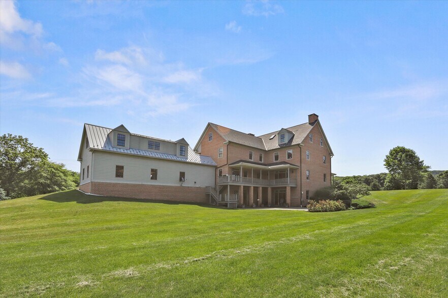 60 Southside Dr, Newville, PA à vendre - Photo de l’immeuble – Image 2 sur 49