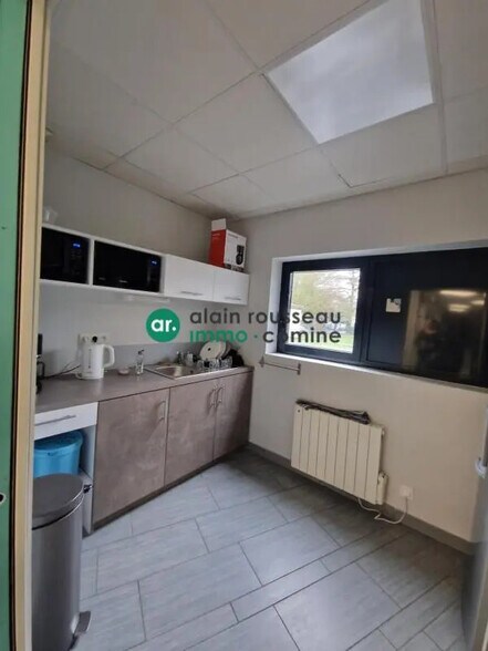 Bureau dans SAINT-BARTHELEMY-D'ANJOU à louer - Photo intérieure – Image 2 sur 5
