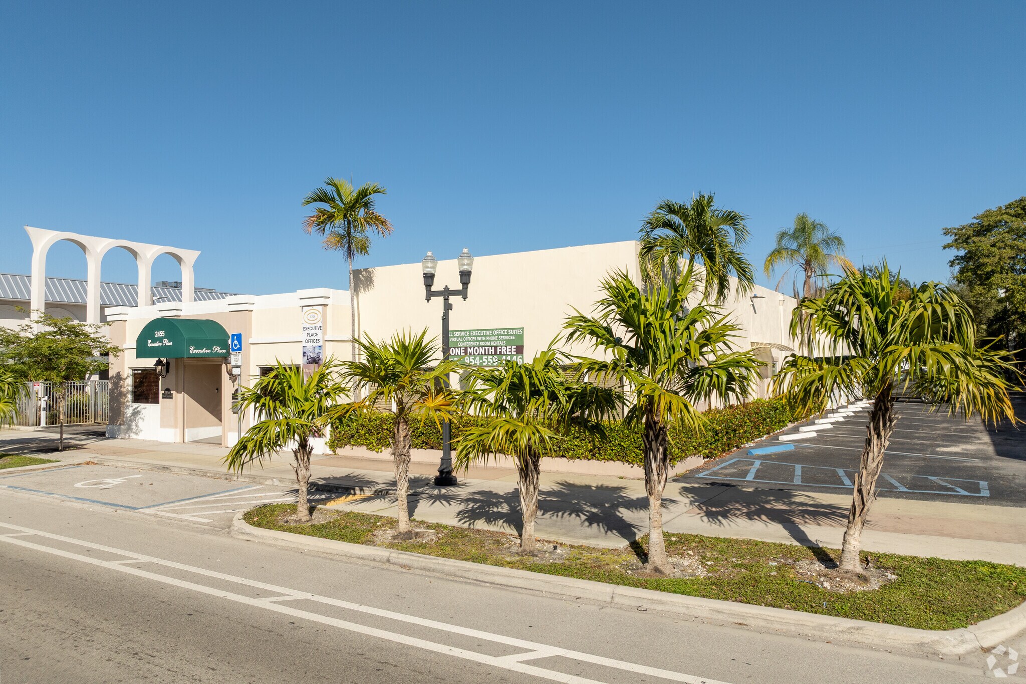 2455 Hollywood Blvd, Hollywood, FL à louer Photo principale– Image 1 sur 7