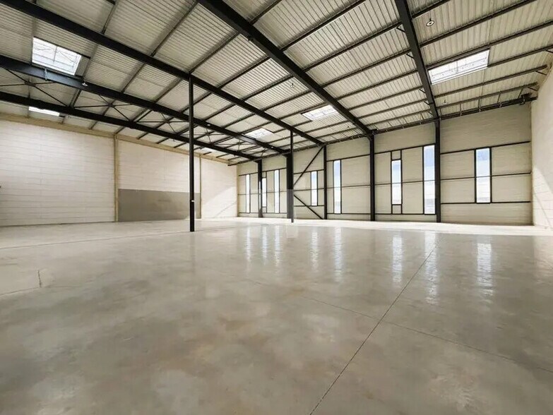 Local d’activités dans Wissous à louer - Photo de l’immeuble – Image 2 sur 17