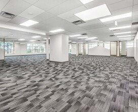 7432-7440 Fraser Park Dr, Burnaby, BC à louer Photo intérieure– Image 2 sur 4