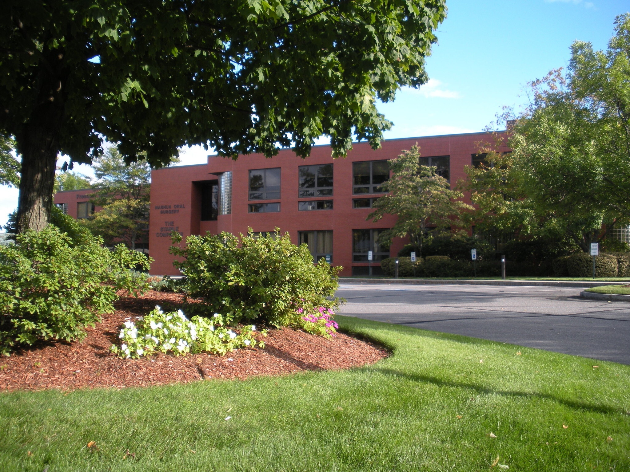 20 Cotton Rd, Nashua, NH à louer Photo principale– Image 1 sur 8