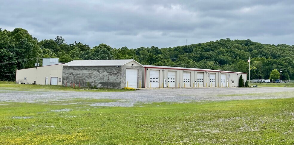 14 Sewer Branch Rd, Buckhannon, WV à louer - Photo de l’immeuble – Image 2 sur 14