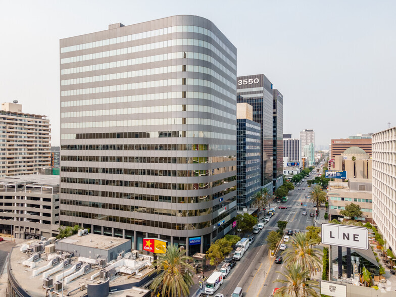 3530 Wilshire Blvd, Los Angeles, CA à louer - Photo de l’immeuble – Image 2 sur 9