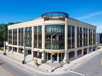 Plus de détails pour 205 Lakeshore Rd, Oakville, ON - Logement à vendre