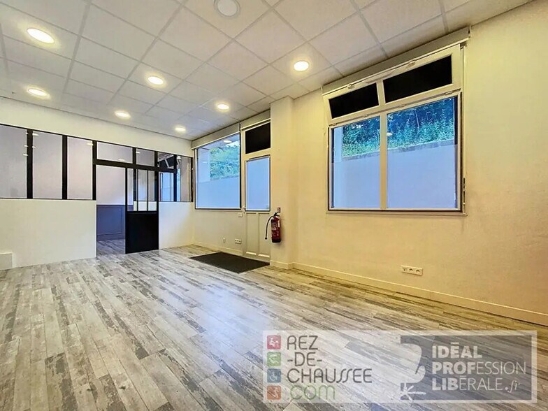 Bureau dans Courbevoie à vendre - Photo de l’immeuble – Image 1 sur 8