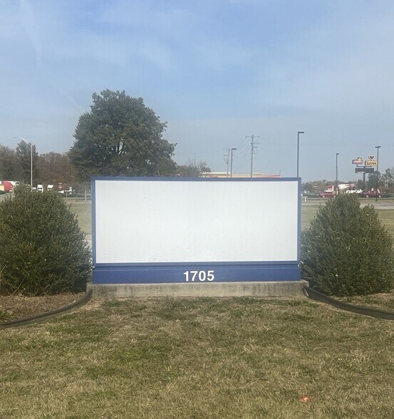 1705 E Industrial Dr, Terre Haute, IN à louer - Photo de l’immeuble – Image 3 sur 3