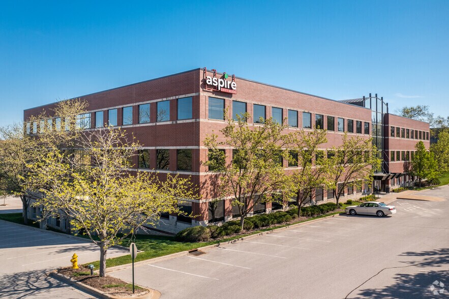 390 S Woods Mill Rd, Chesterfield, MO à louer - Photo de l’immeuble – Image 2 sur 5