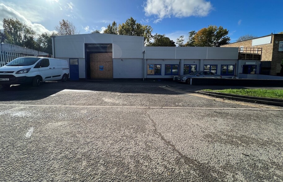 Sandiford Rd, Sutton à louer - Photo de l’immeuble – Image 3 sur 10