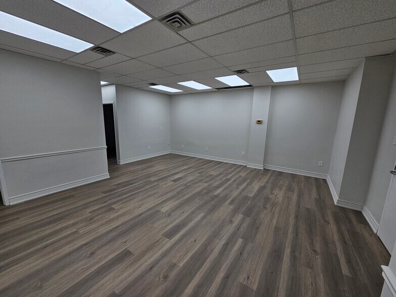 3850 Finch Ave, Toronto, ON à louer - Photo de l’immeuble – Image 2 sur 4