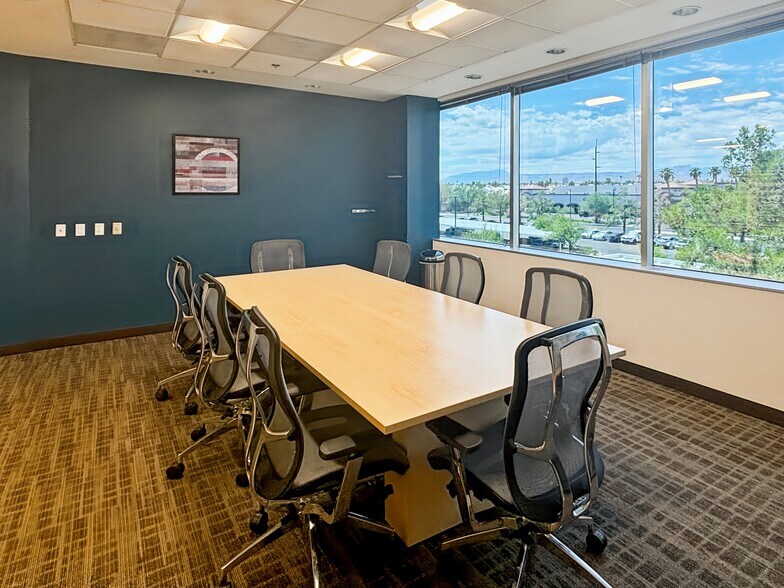 7251 W Lake Mead Blvd, Las Vegas, NV à louer - Photo intérieure – Image 2 sur 15