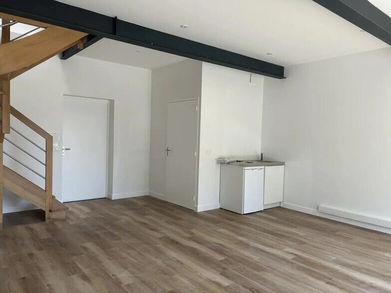 Local d’activités dans Donges à louer - Photo de l’immeuble – Image 3 sur 13