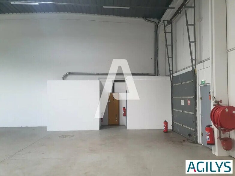 Local d’activités dans Valenton à louer - Photo de l’immeuble – Image 3 sur 6