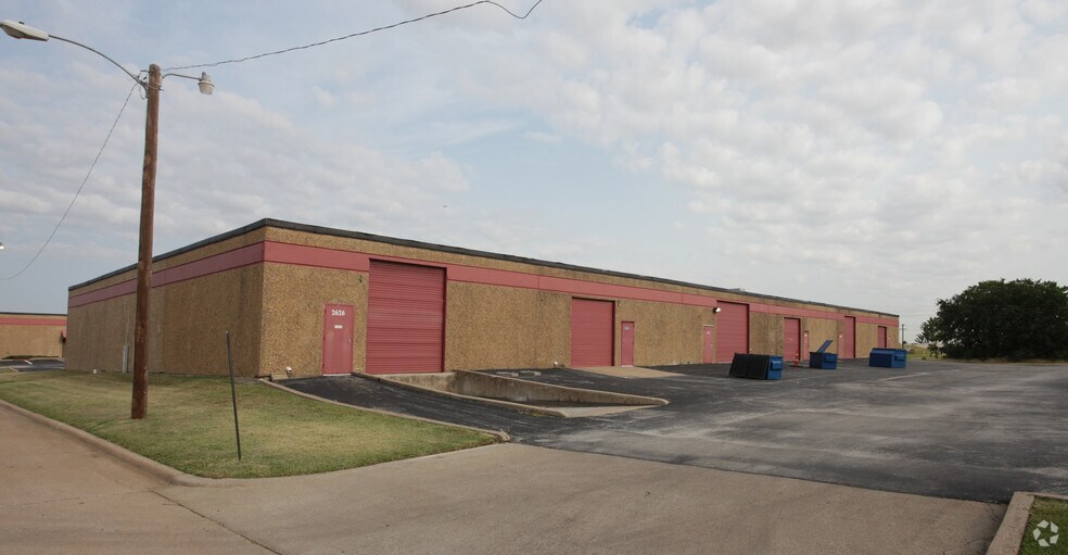 2601-2621 Aero Dr, Grand Prairie, TX à louer - Photo de l’immeuble – Image 3 sur 3