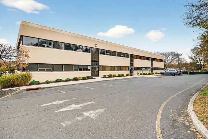 80 Red Schoolhouse Rd, Chestnut Ridge, NY à louer - Photo de l’immeuble – Image 3 sur 27