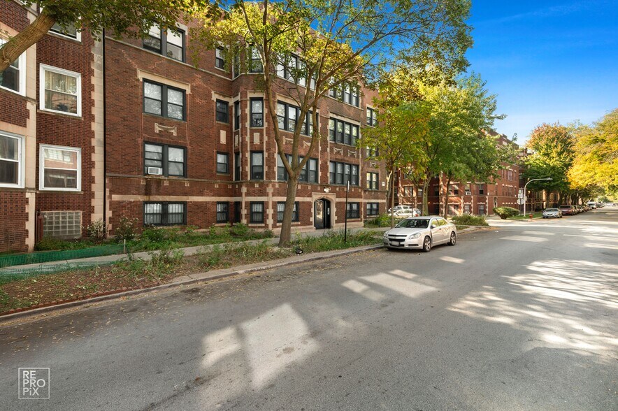 7003 S Oglesby Ave, Chicago, IL à vendre - Photo de l’immeuble – Image 3 sur 9