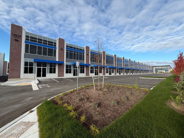 10910 Dixie Rd, Brampton, ON à louer - Photo de l’immeuble – Image 1 sur 7