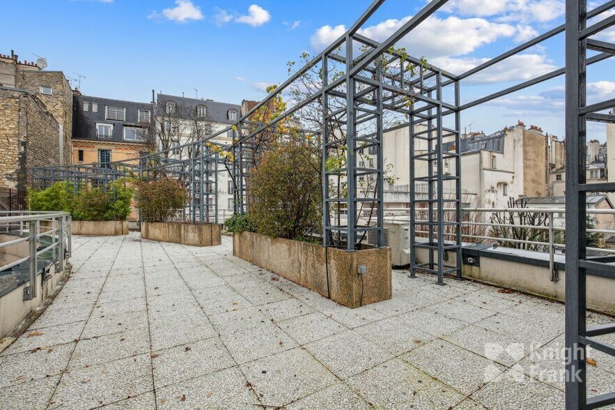 6-6 Rue Laferrière, Paris à louer - Photo de l’immeuble – Image 2 sur 10