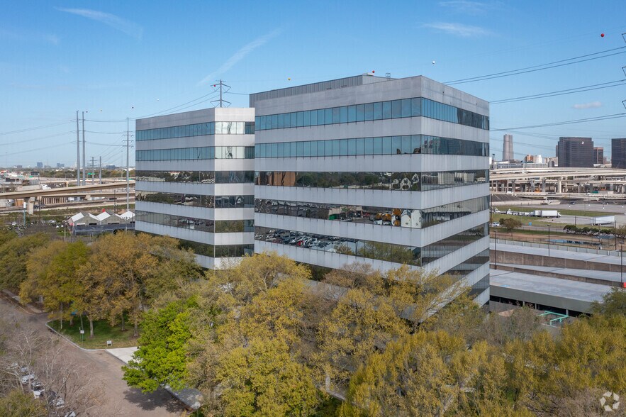 4888 Loop Central Dr, Houston, TX à louer - Photo principale – Image 1 sur 9