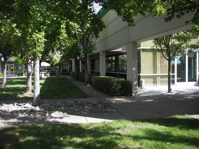 3333 Vaca Valley Pky, Vacaville, CA à louer - Photo de l’immeuble – Image 2 sur 6