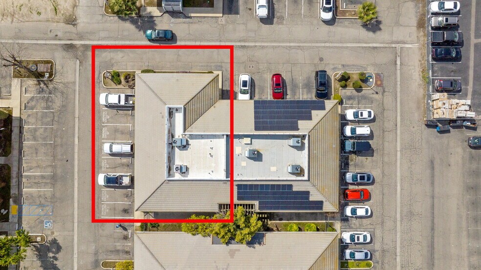 2374-2376 W Whitendale Ave, Visalia, CA à louer - Photo de l’immeuble – Image 3 sur 13