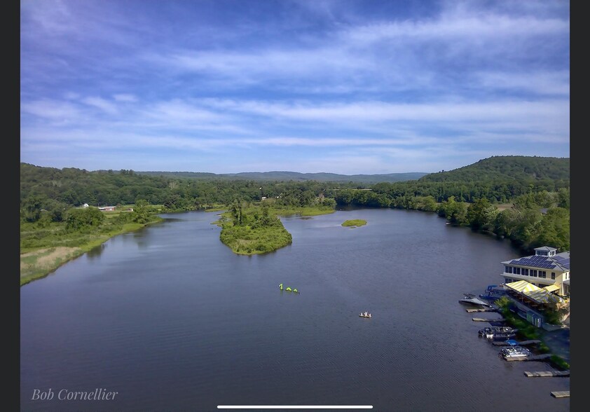 28 Spring Tree Rd, Brattleboro, VT à vendre - Photo principale – Image 1 sur 11