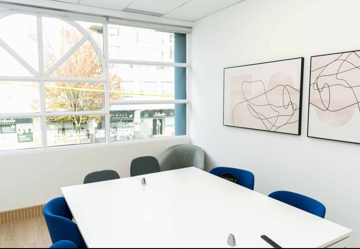 202-1128 Broadway W, Vancouver, BC à louer Photo de l’immeuble– Image 1 sur 6