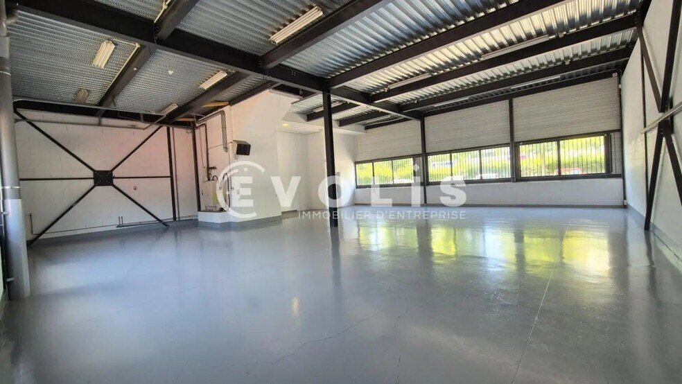 Local d’activités dans Montévrain à louer - Photo de l’immeuble – Image 3 sur 4