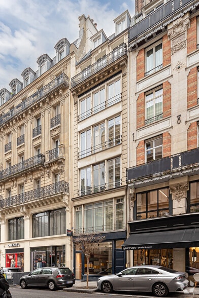 Rue Jean-Jacques Rousseau, Paris à louer - Photo de l’immeuble – Image 3 sur 5