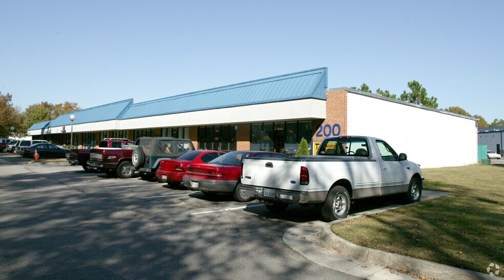 200-400 Commerce Cir, Yorktown, VA à louer - Photo de l’immeuble – Image 3 sur 5