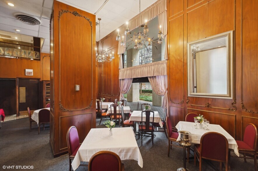 260 E Chestnut St, Chicago, IL à vendre - Photo intérieure – Image 3 sur 12